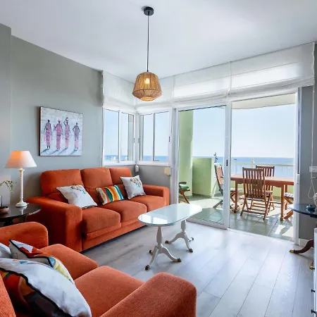 Beachfront With Communal Pool Appartamento