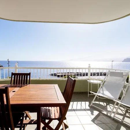 Beachfront With Communal Pool