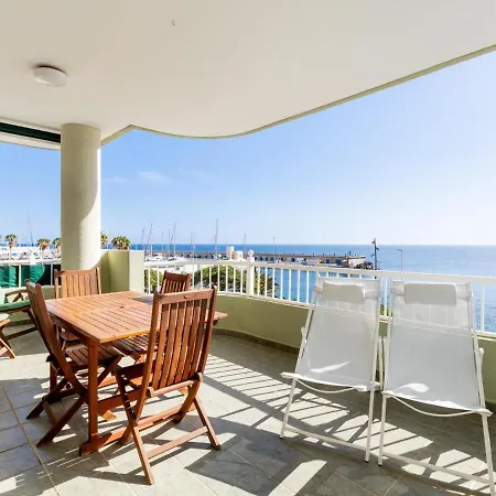 Appartamento Beachfront With Communal Pool