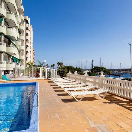 Beachfront With Communal Pool